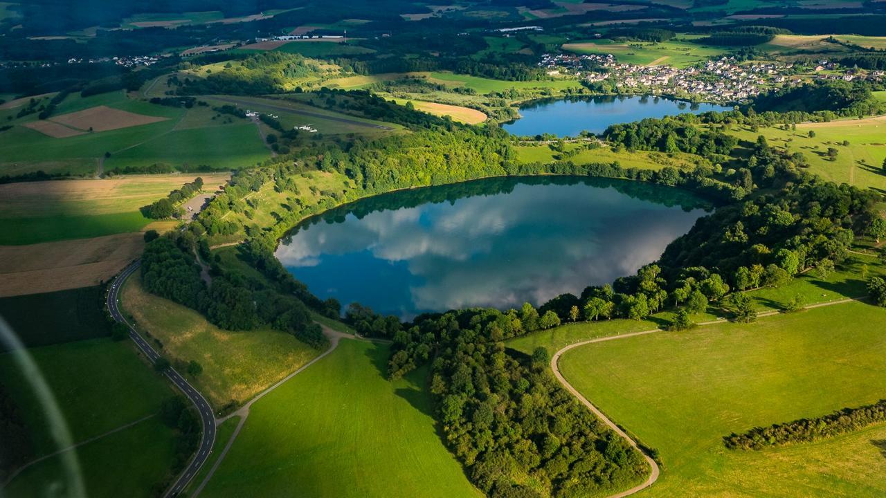 Dorfgasthof Schmitz Schalkenmehren Eksteriør billede
